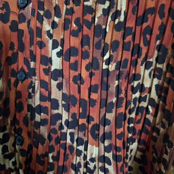 Studio 1940 Leopard Print Sleeveless Crinkle,Pleated Plus Size Blouse Size 18-20 - Picture 2 of 10